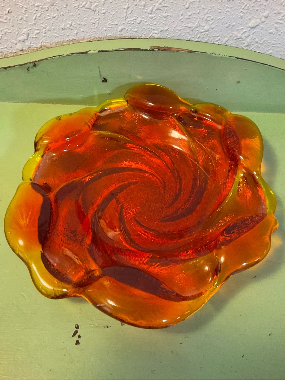 Vintage mid-century fenton amberina cadmium swirl ashtray